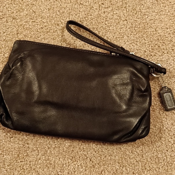 SOLD! * Coach Ali Wristlet Mahogany 42647 - Picture 4 of 6